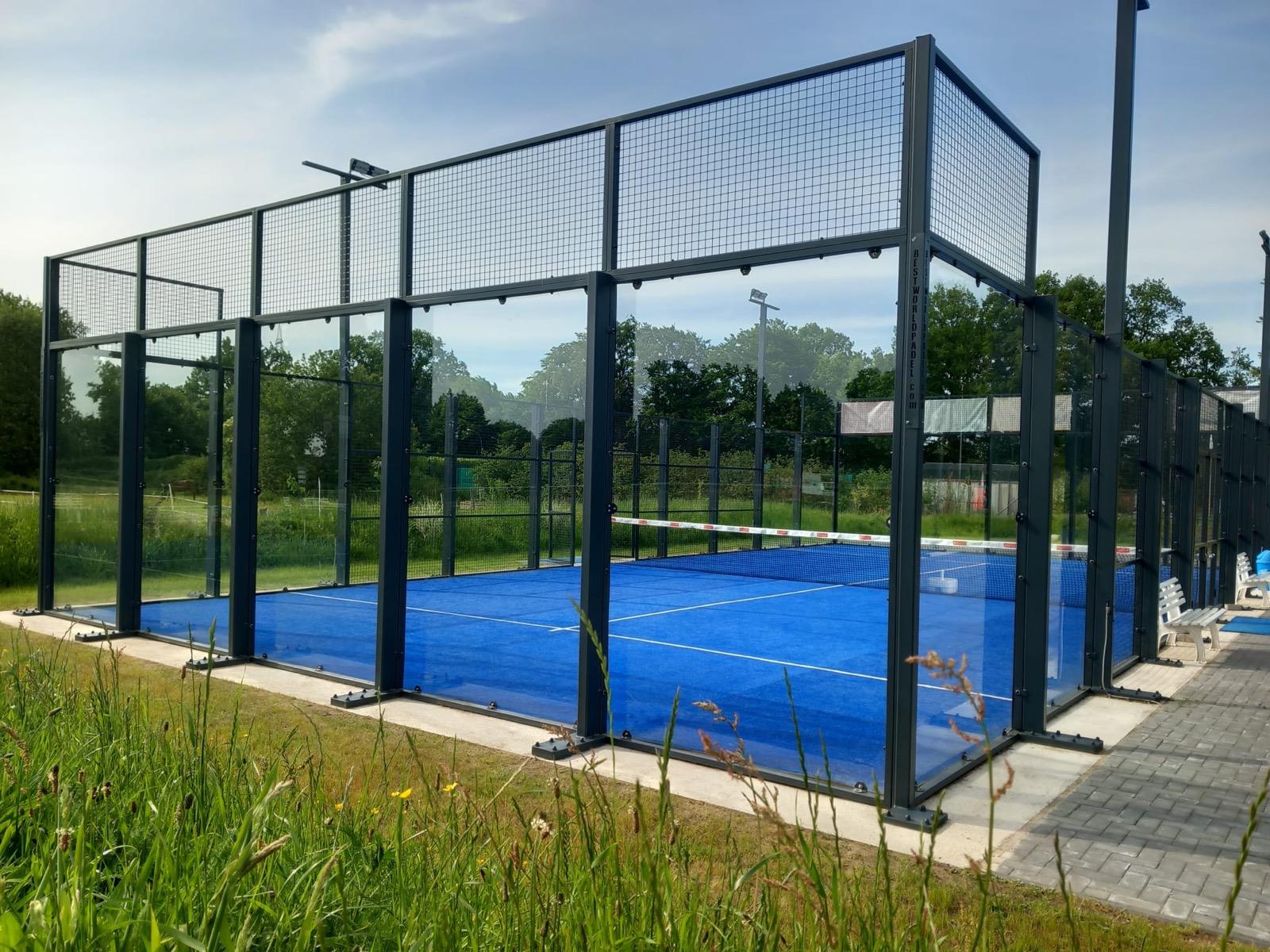 XCLASSIC Padelplatz Outdoor mit Stahlgitter-Konstruktion